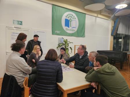 Tudi včeraj so občani med drugim sami predlagali ureditev širšega območja  ladjedelnice.